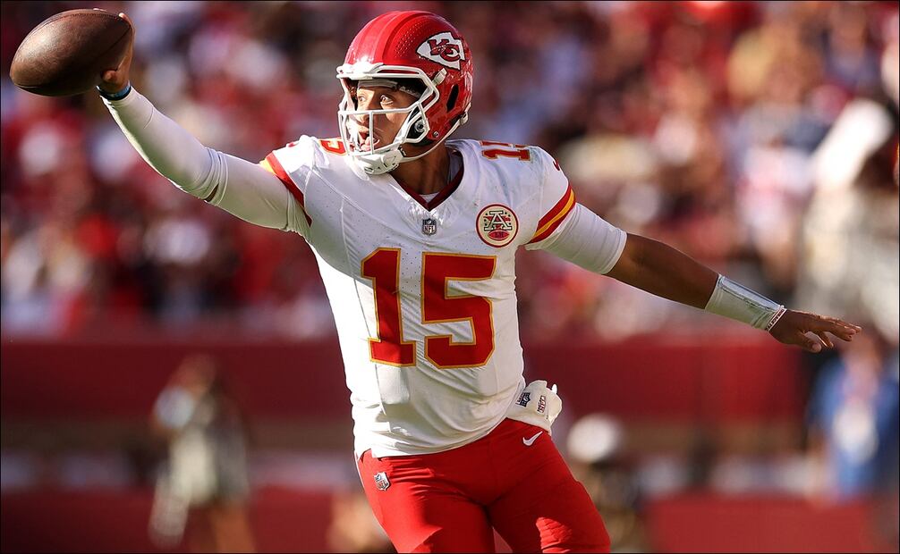 Patrick Mahomes y los Chiefs mantienen el invicto en la NFL / Foto: AFP