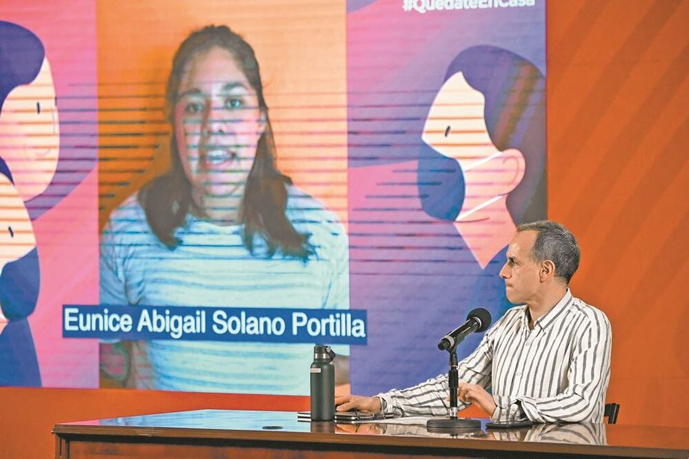 Con motivo del Día de las Madres, el subsecretario Hugo López-Gatell respondió las preguntas que algunas mujeres enviaron desde varios estados, para expresar su preocupación por la salud de sus hijos. ARMANDO MARTÍNEZ. EL UNIVERSAL