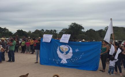 Pobladores de Sinaloa se defienden con barricadas contra crimen organizado