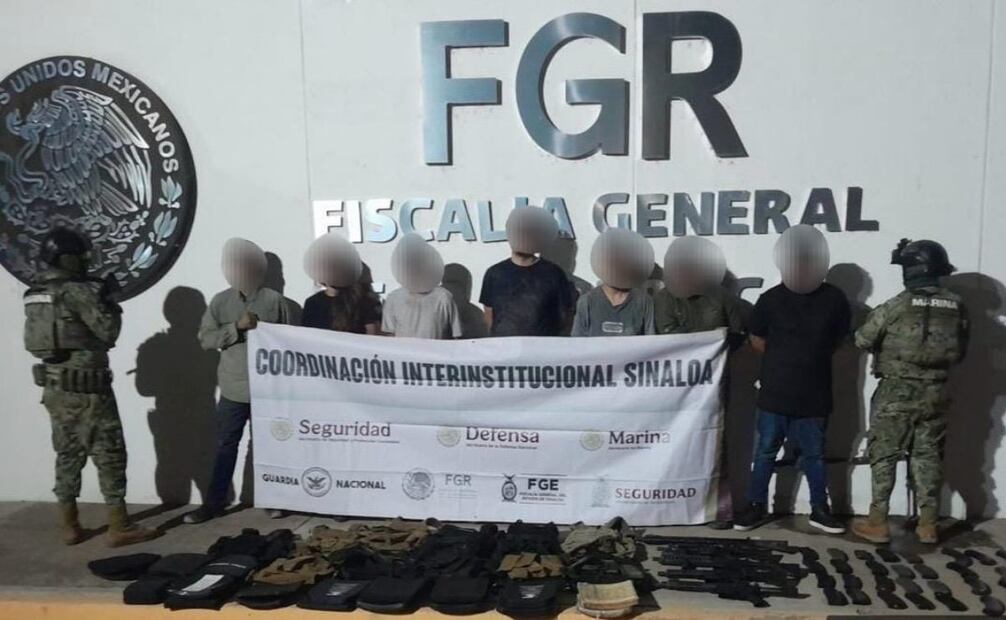 Detienen a seis varones y una mujer, a los que se les recogió cinco fusiles automáticos (23/10/2025). Foto: Especial