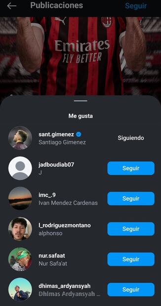 Reacción de Santiago Giménez al Milan