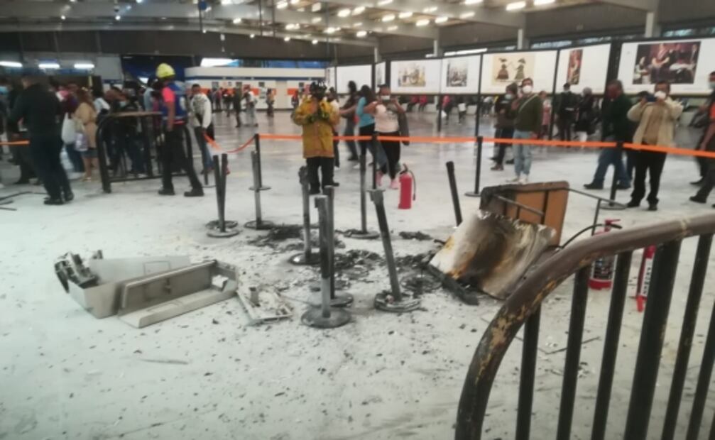 Causan destrozos en estación Cuatro Caminos