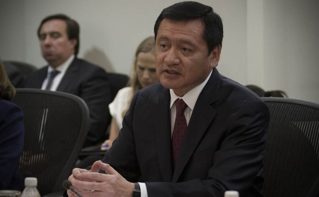 El secretario de Gobernación encabezó la reunión de funcionarios con legisladores./ Xinhua