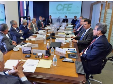 Bartlett pide a directivos de CFE cerrar filas a favor de reforma eléctrica de AMLO