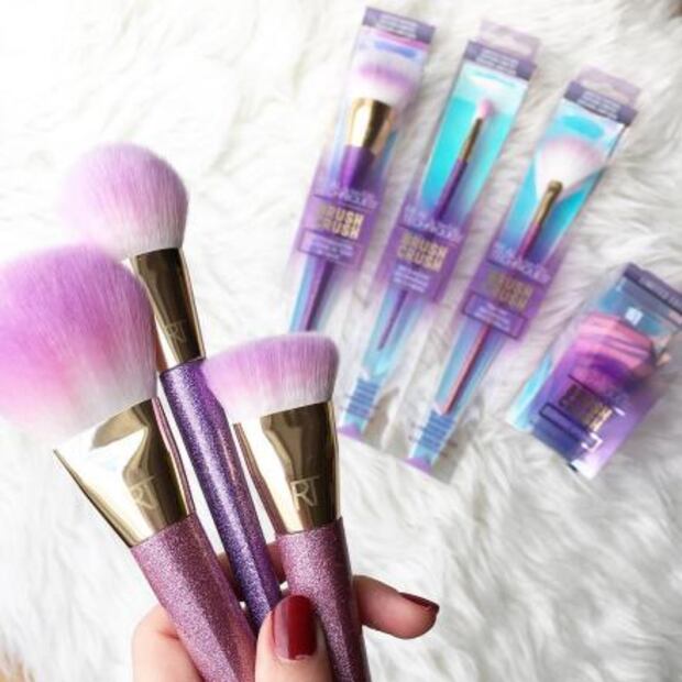 Limpia tus brochas de maquillaje como una experta