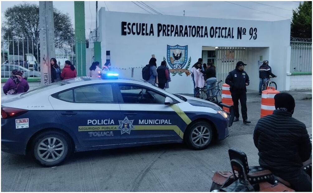 La policía cuidará la entrada de escuelas de difícil acceso para garantizar el bienestar de la comunidad estudiantil y docente. Foto: Especial