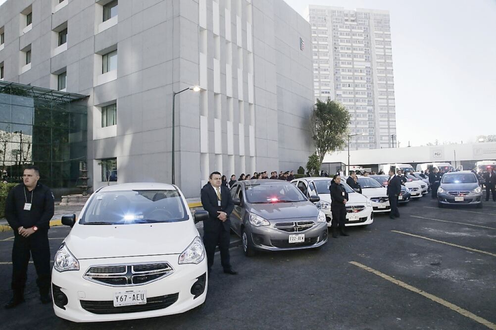 Los agentes del nuevo Sistema de Policía Acreditable usarán patrullas nueva s, sin el logotipo de la PGJDF, ya que su trabajo debe pasar inadvertido (ALEJANDRA LEYVA. EL UNIVERSAL)