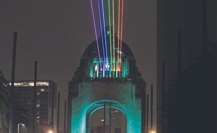 Proyectan colores del arcoíris desde Revolución al Zócalo