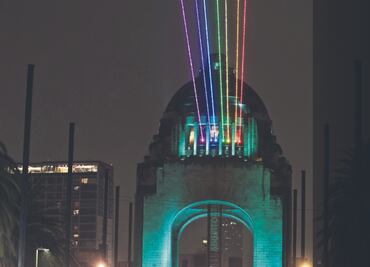Proyectan colores del arcoíris desde Revolución al Zócalo