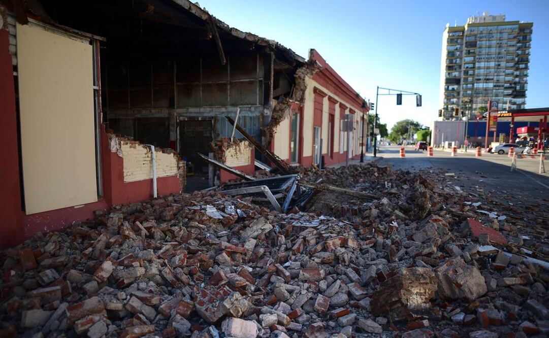 La ciudad de Ponce, la más importante del sur de la isla, también sufrió daños en algunos de sus edificios (Fotos: AP / Reuters)