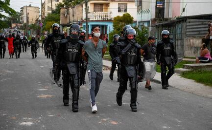 Anonymous tira páginas oficiales en Cuba por represión policial