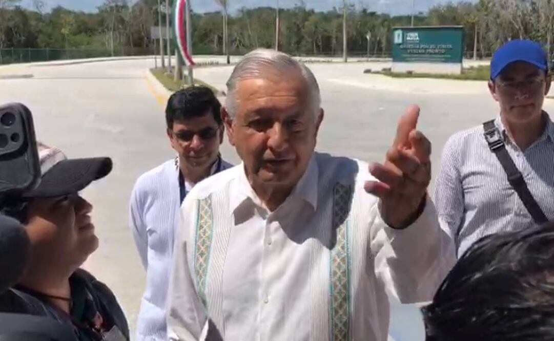 López Obrador señaló que puede hablar de política, pero hará una consulta a los consejeros electorales. Foto: captura de pantalla