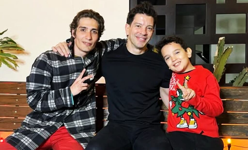 Yahir y sus dos hijos; Tristan e Ian.
Foto: Instagram