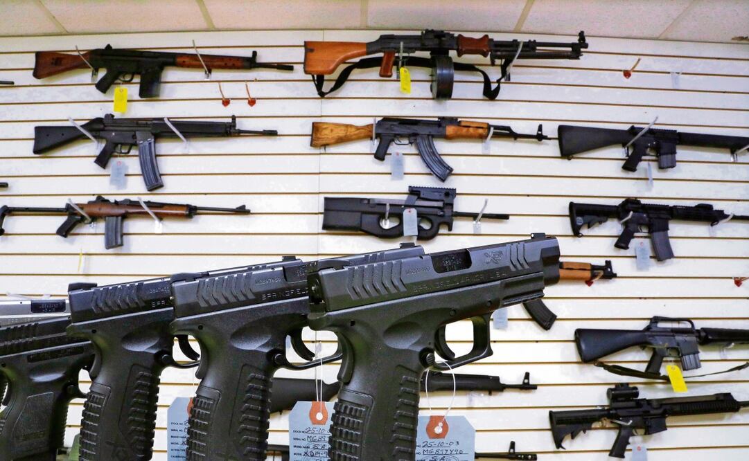 Armas de asalto y pistolas, a la venta en Springfield, Illinois. Foto: AP