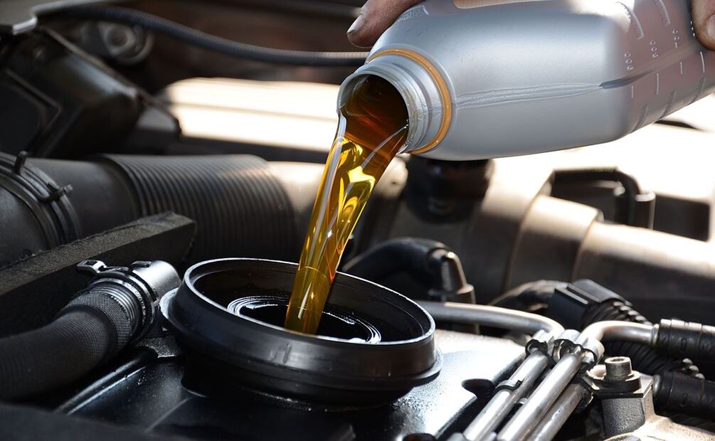 Aceite para auto. Foto: Freepik