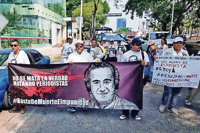 Con marcha exigen aclarar asesinato de periodista en Tabasco
