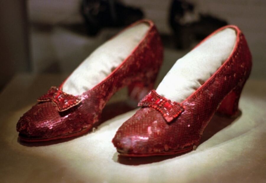 Encuentran vestido original de Dorothy de "The Wizard of Oz", será exhibido en museo de EU