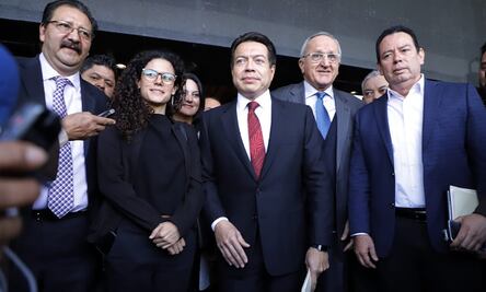 Mientras CNTE rechaza reforma educativa, Peña juega golf: Morena