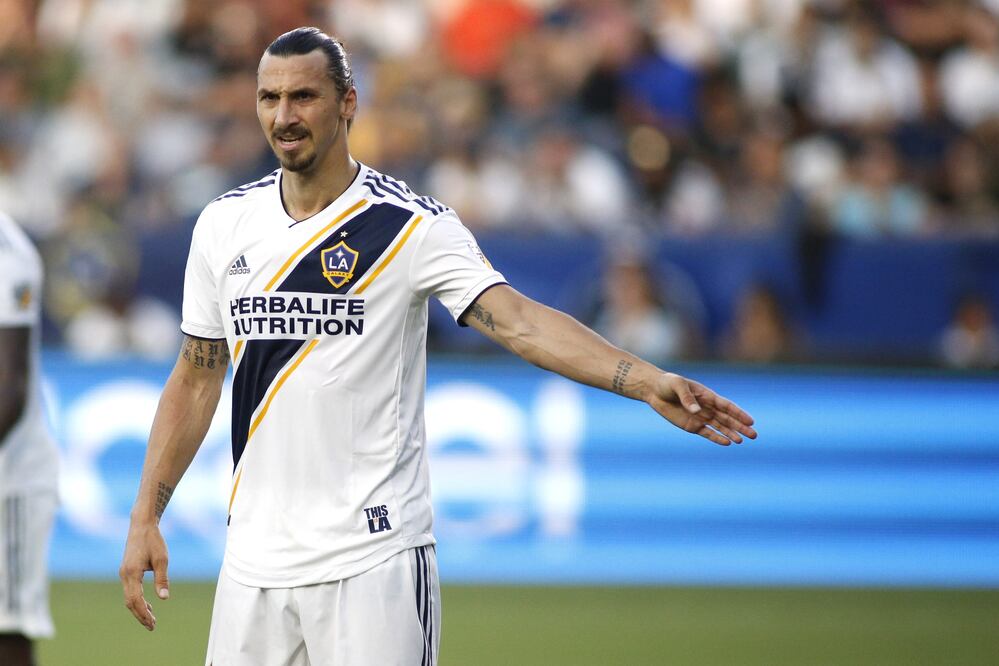 Zlatan Ibrahimovic en un partido con Los Ángeles Galaxy. AFP
