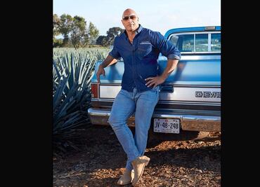 "La Roca" visita Jalisco; expande su negocio tequilero y abre segunda destilería