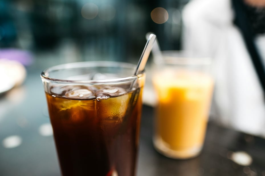 Las grandes cantidades de azúcar en refrescos provocan daños a la salud. Foto: Freepik