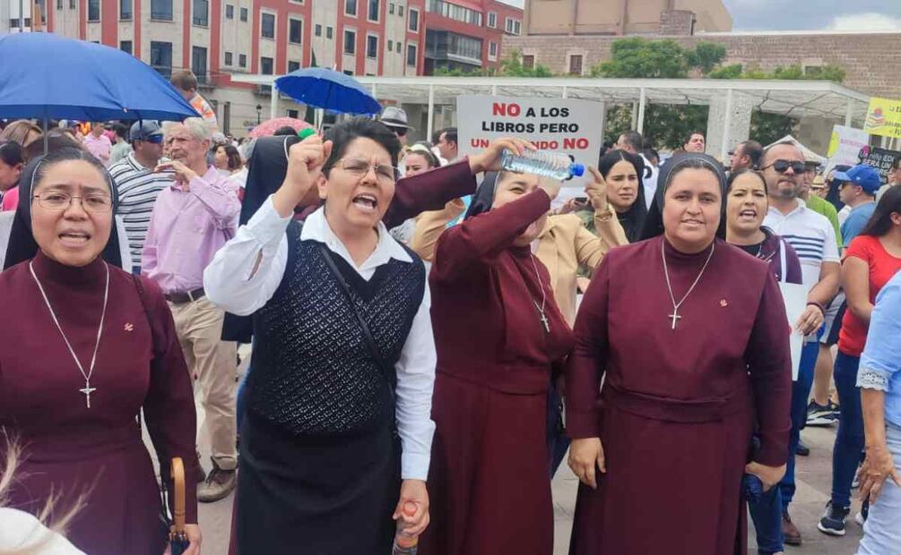 Protesta de integrantes de la Asociación de Padres de Familia de Aguascalientes, religiosas y organizaciones cristianas . Foto: Xóchitl Álvarez. EL UNIVERSAL