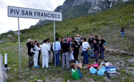 Nuevo León parents search their children on a hill used by Los Zetas as a cemetery