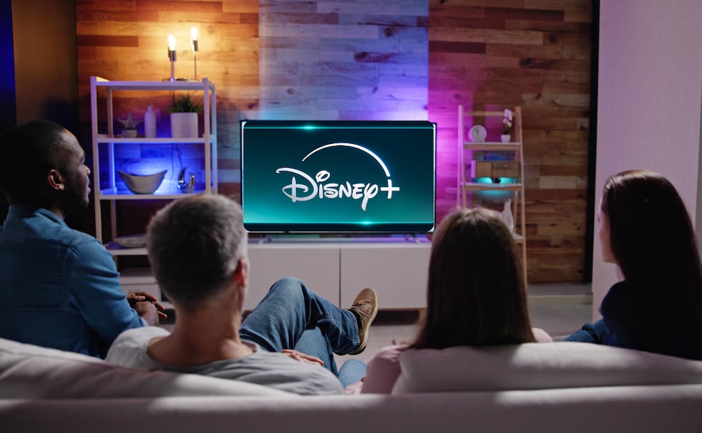 Disney+ aplicará nuevas políticas para evitar el uso compartido de cuentas fuera de un solo domicilio. Foto: Canva