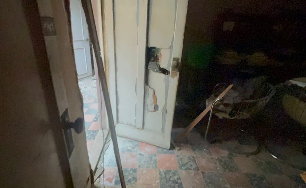 Vecinos de la calle Río Ebro denuncian destrozos y saqueos tras operativo policial en la alcaldía Cuauhtémoc.
Foto: Juan Carlos Williams