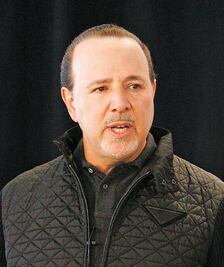 Demandan a Mottola por libro que no escribió