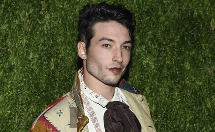 Pareja solicita desestimar orden de restricción contra el actor Ezra Miller