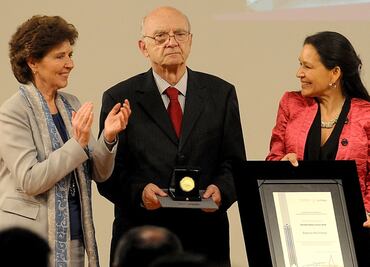 Roberto Meli recibe Medalla Bellas Artes
