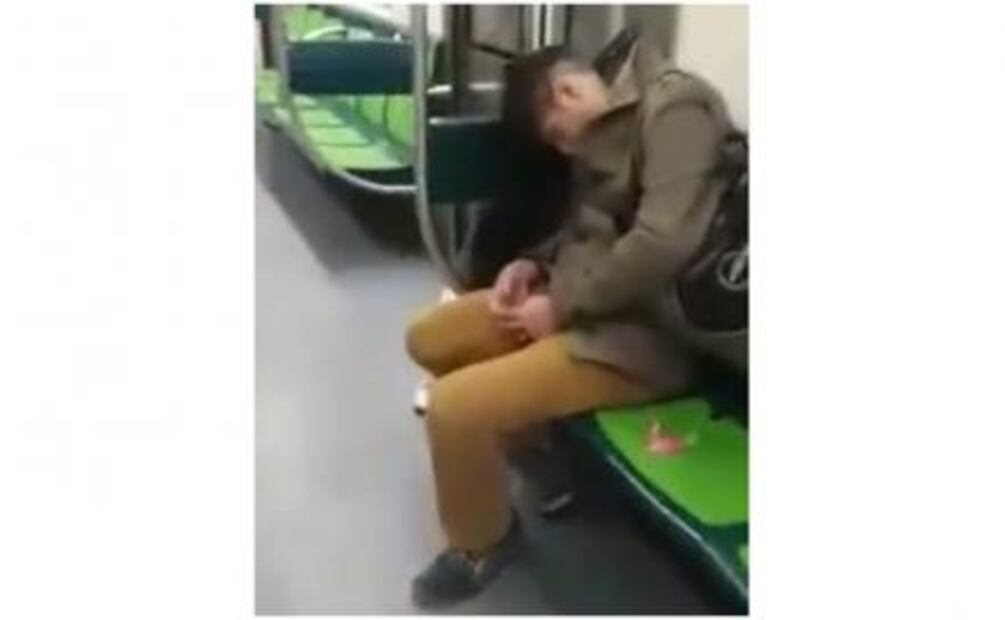 Captan a mujer cuando roba a usuario dormido en el Metro