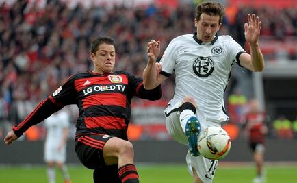 "Chicharito" se lesiona en triunfo sobre el Frankfurt 