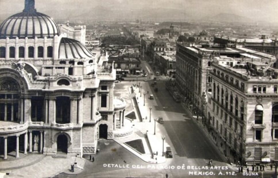 Pie: Alrededores del Palacio de Bellas Artes en los años 30. Foto: Colección Carlos Villasana/ Especial. 