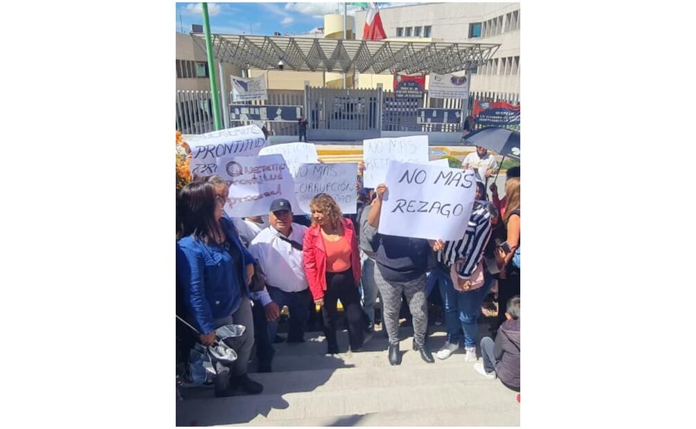 Abogados de distintas organizaciones se manifiestan en contra de la suspensión de labores del Poder Judicial en Hidalgo. Foto: Especial