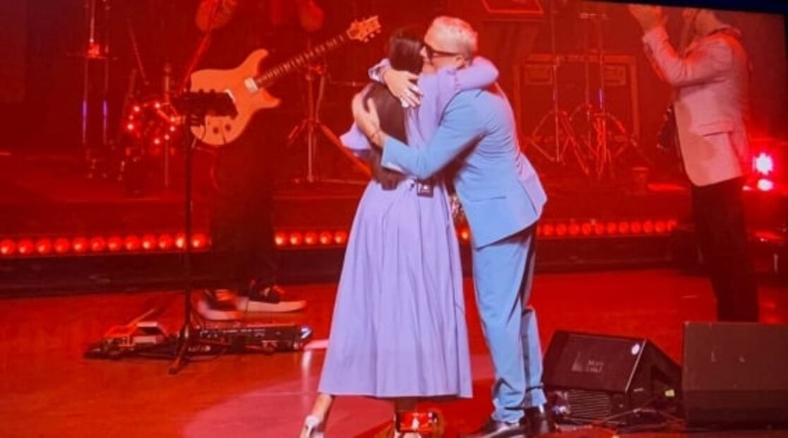 “Cuando nadie me ve”: De qué trata la canción que interpretó la saxofonista María Elena Ríos junto con Alejandro Sanz