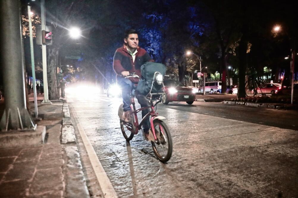 La ciclovía con dirección a la Fuente de Petróleos continuará por un carril confinado de Lieja hasta el cruce de Reforma, con Mariano Escobedo, desde este punto hasta el Circuito Gandhi se marcará un paso ciclista. (ALEJANDRA LEYVA. EL UNIVERSAL)