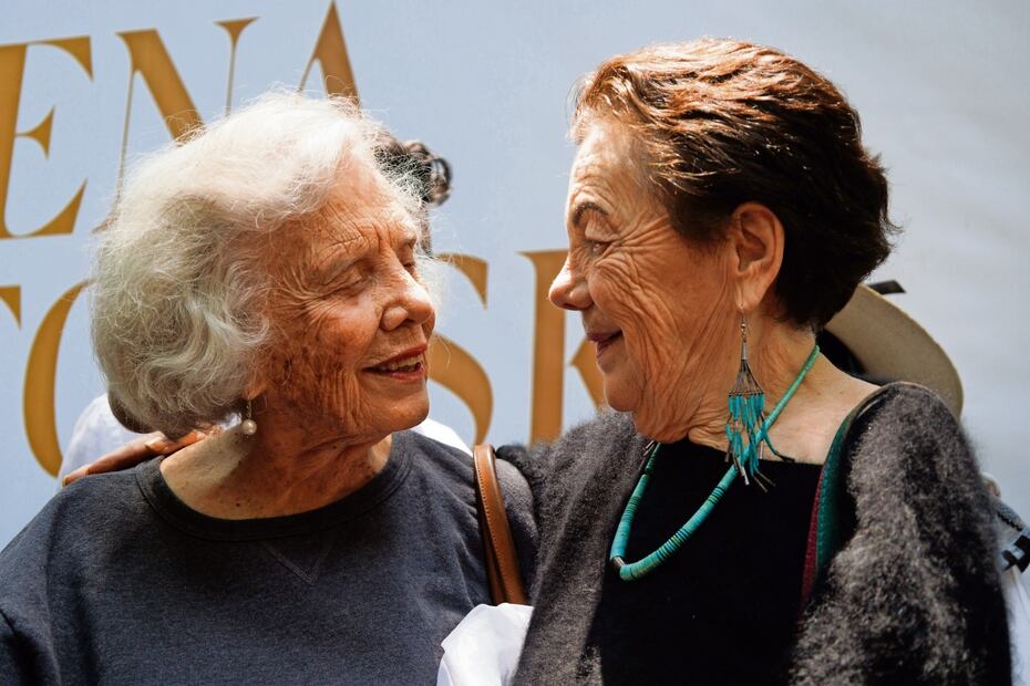 A Elenita, como la gente le dice, la acompañó su amiga Graciela Iturbide. Foto: Yaretzy Osnaya | El Uniersal