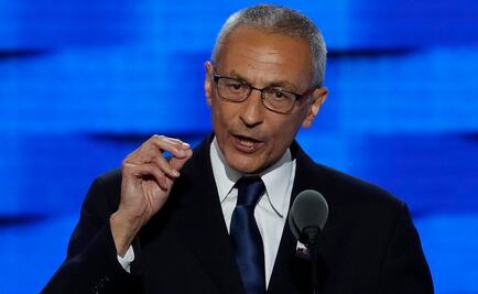 FBI investiga filtraciones contra jefe de campaña de Hillary Clinton