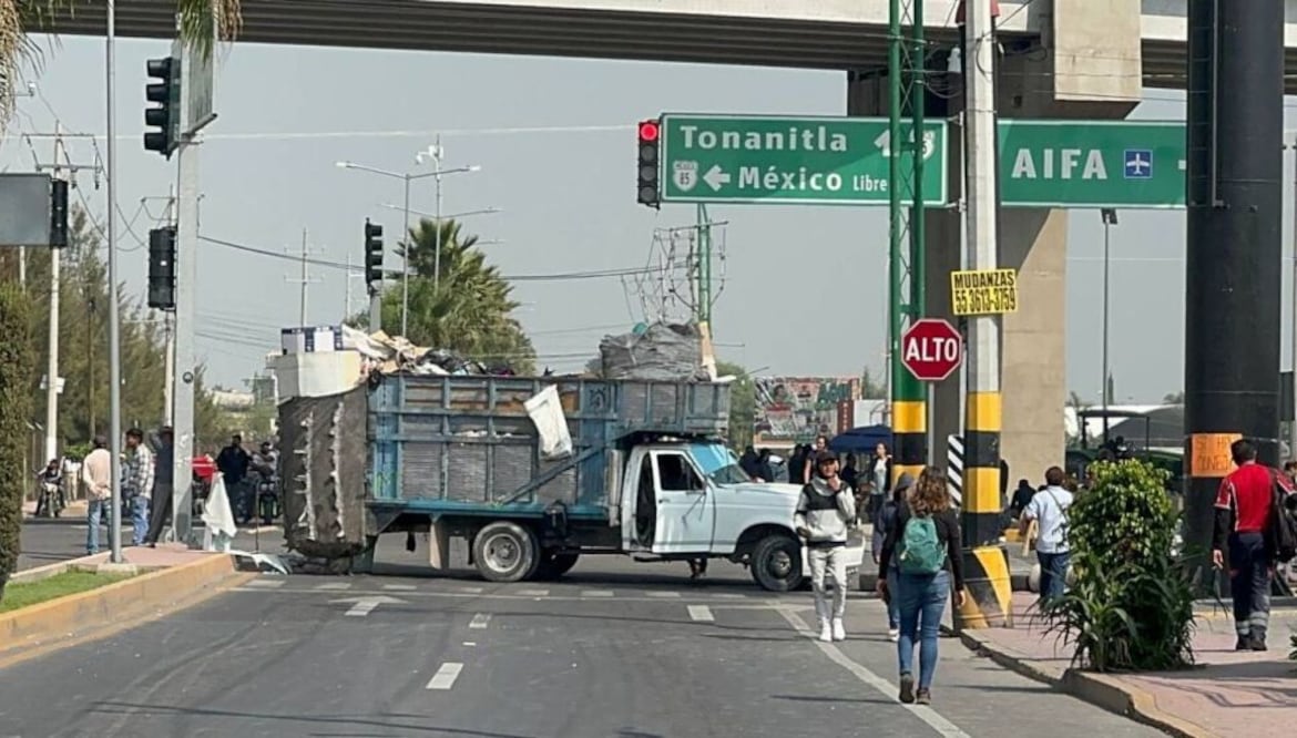 El bloqueo en la carretera federal Camino Libre a Tonanitla-AIFA ya suman más de 6 horas. Imagen de referencia. (Foto: especial)