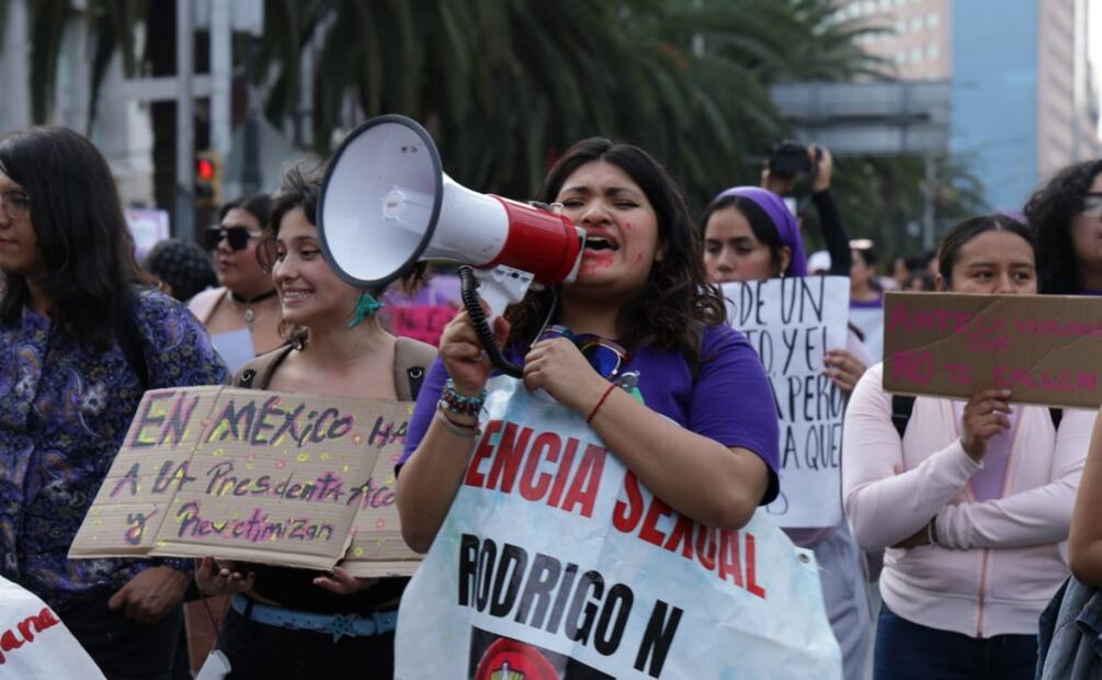 Avanzan contingentes durante la marcha del 25N en la CDMX con motivo del Día Internacional de la Erradicación de la Violencia contra las Mujeres (25/11/2025). Foto: Fernanda Rojas / EL UNIVERSAL