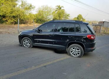 Asesinan a balazos a pareja de policías en Apatzingán