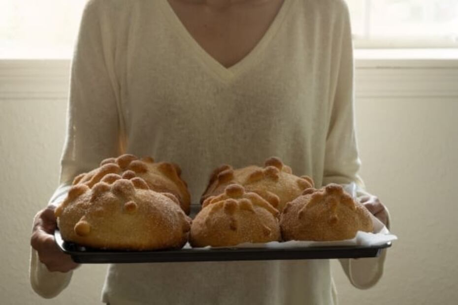 Hornea el primer pan de muerto de la temporada con esta receta