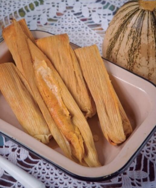 Cocina los tradicionales tamales de calabaza de la Huasteca