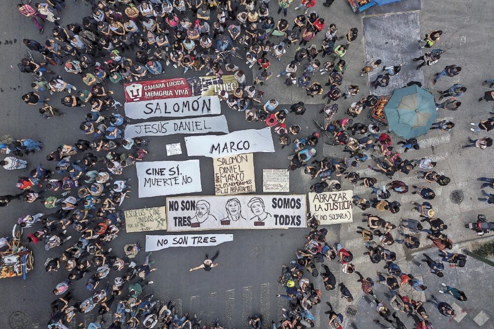 Protesta del pasado 24 de abril en la Ciudad de México, para exigir justicia por los tres estudiantes de cine asesinados en Jalisco. El Centro Católico Multimedial advierte que la juventud es blanco del crimen organizado (CÉSAR VICUÑA. XINHUA)