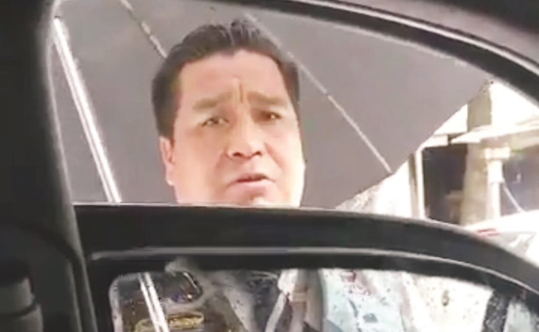 Denuncia. El hombre que fue grabado por los comensales dice que él es un valet autorizado y deben pagarle $100 pesos por su servicio. (CORTESÍA)