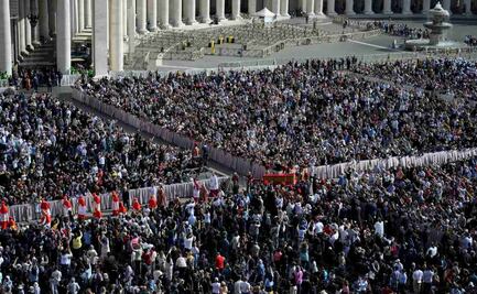 GALERÍA: Recorrido del féretro del papa Francisco a la Basílica de San Pedro, donde miles le darán el último adiós