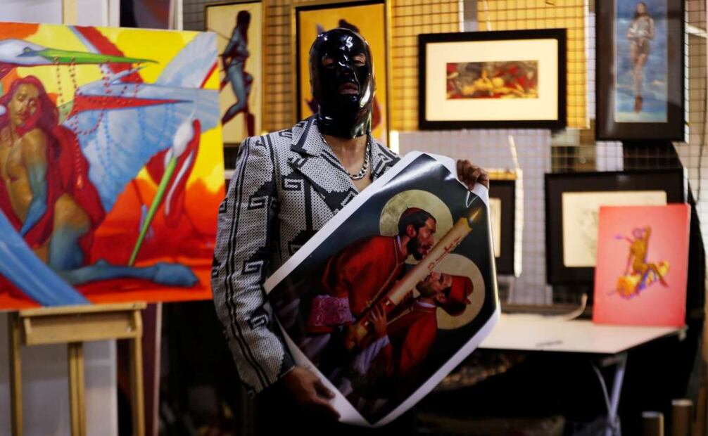 Fabián Cháirez, el artista que está detrás de la exposición de pintura "La venida del Señor". Foto: Luis Carrera/EL UNIVERSAL