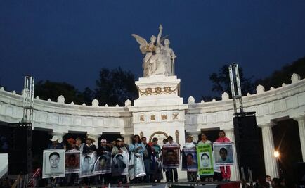 Marcha por los 43 llega al Hemiciclo a Juárez